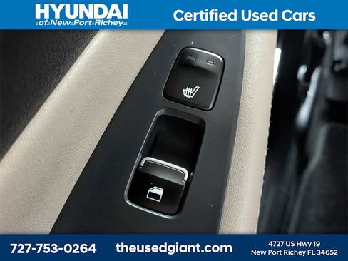 Certified 2022 Hyundai Santa Fe Limited image 17