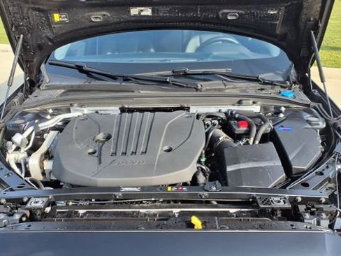 Certified 2025 Volvo V60 B5 Cross Country Plus AWD/4WD image 32