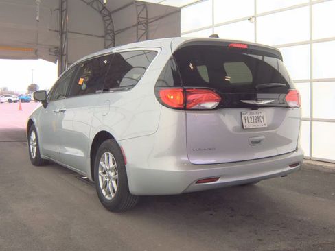 Used 2023 Chrysler Voyager LX image 7