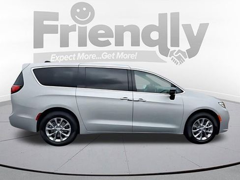 New 2026 Chrysler Pacifica Select AWD/4WD image 6