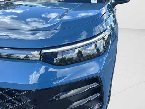 New 2026 Volkswagen Tiguan SE R-Line FWD image 9