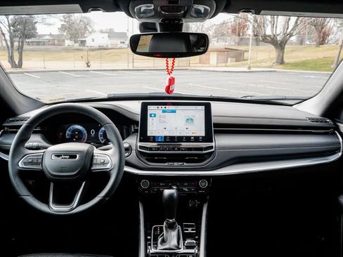 Used 2023 Jeep Compass High Altitude image 11