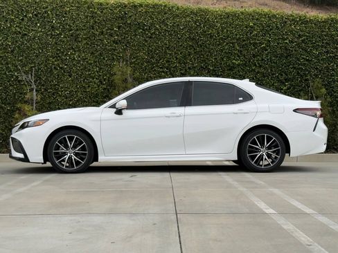Used 2024 Toyota Camry SE FWD image 6