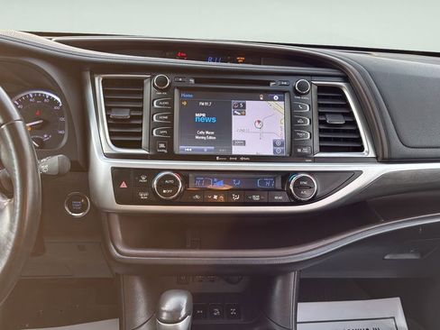 Used 2019 Toyota Highlander Limited image 17