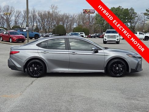 Used 2025 Toyota Camry SE w/ Convenience Package image 6