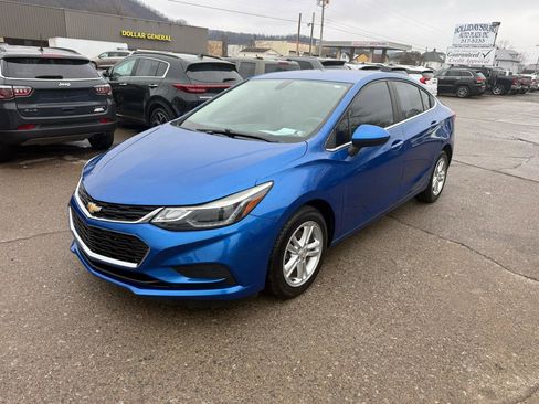 Used 2017 Chevrolet Cruze LT image 3