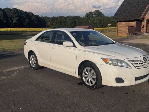 Used 2011 Toyota Camry LE w/ Fleet Convenience Pkg FWD image 2
