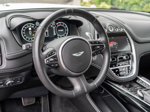Used 2021 Aston Martin DBX image 11