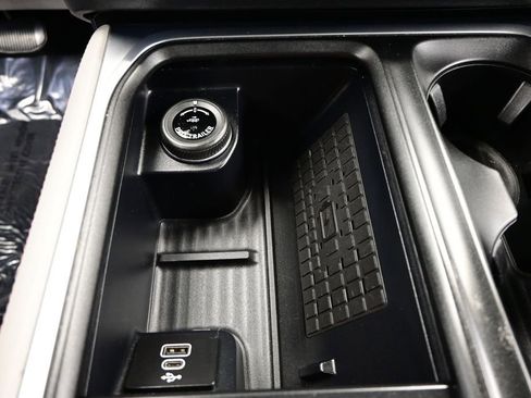 Used 2025 Ford Expedition Active RWD image 17