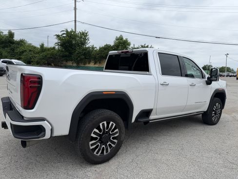 Used 2024 GMC Sierra 3500 Denali Ultimate AWD/4WD image 6