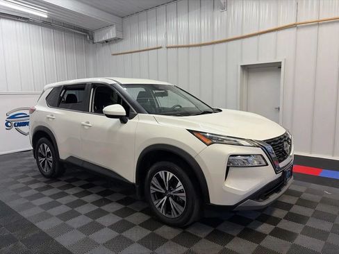 Used 2023 Nissan Rogue SV AWD/4WD image 3