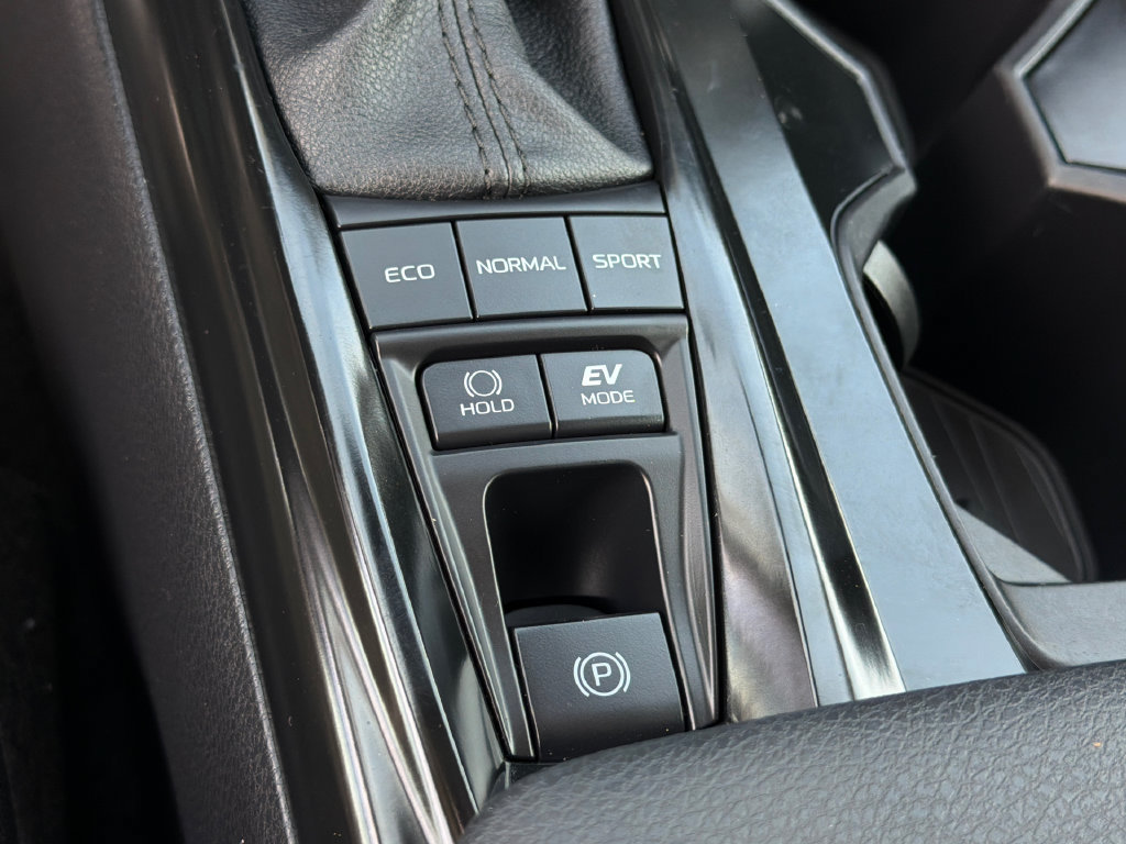 Used 2025 Toyota Camry LE w/ Convenience Package FWD image 31