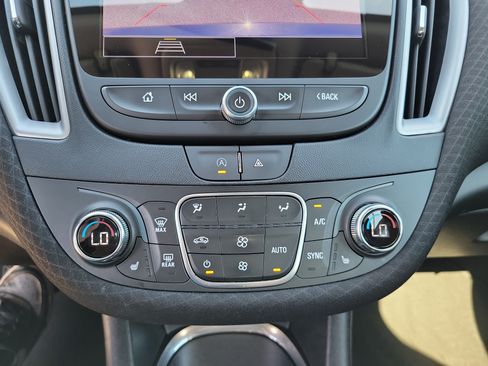 Used 2023 Chevrolet Malibu LT FWD image 17