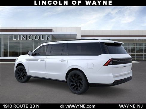 New 2026 Lincoln Navigator L Reserve w/ Jet Appearance Package AWD/4WD image 5