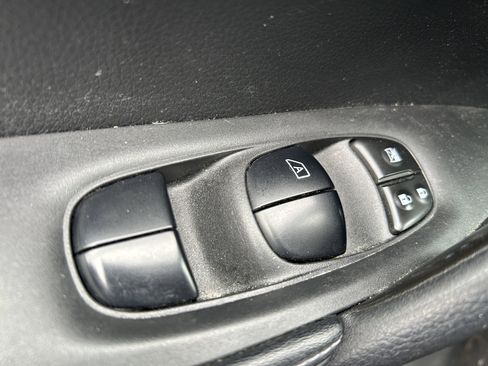 Used 2020 Nissan Rogue SV image 19