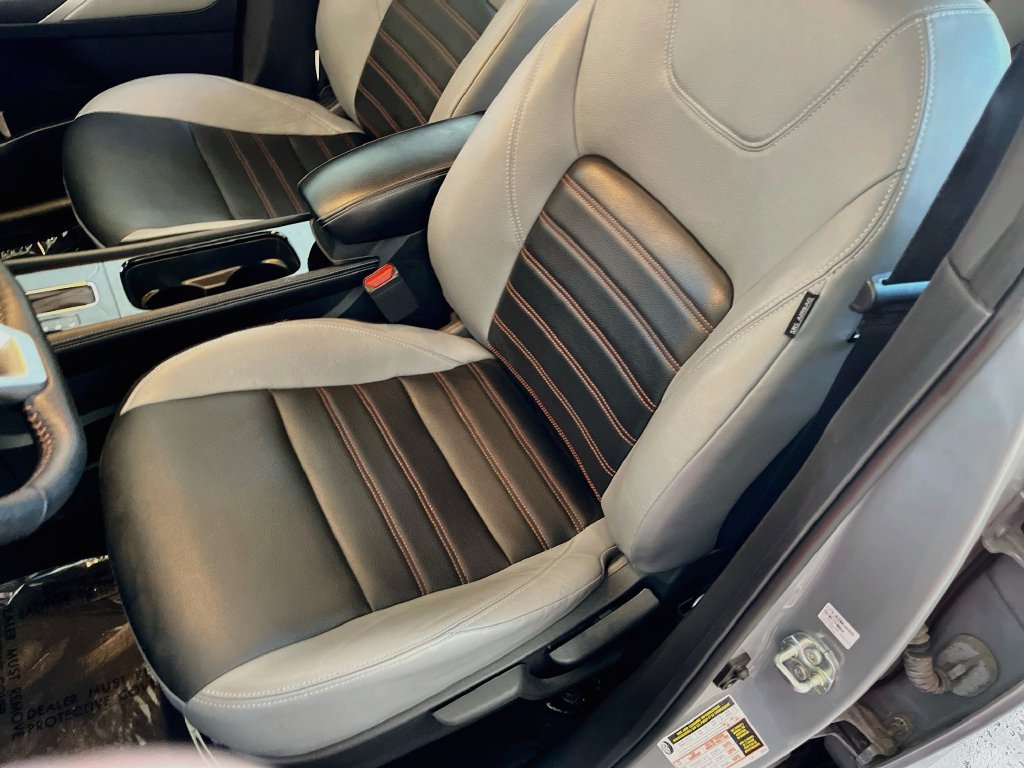 Used 2023 Nissan Kicks SR w/ SR Premium Package FWD image 18
