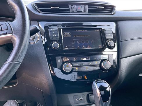 Used 2019 Nissan Rogue SV FWD image 30
