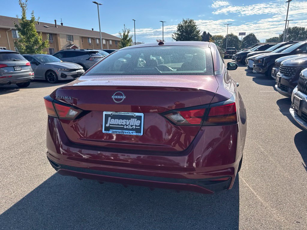 Used 2025 Nissan Altima 2.5 SV FWD image 4