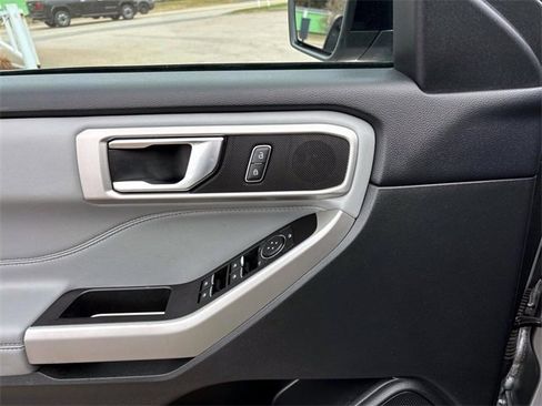 Used 2022 Ford Explorer XLT w/ Equipment Group 202A image 20