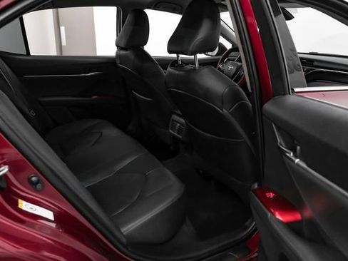 Used 2018 Toyota Camry XLE FWD image 30