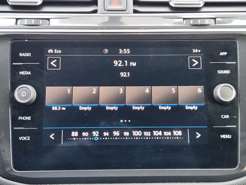 Used 2020 Volkswagen Tiguan SE image 11