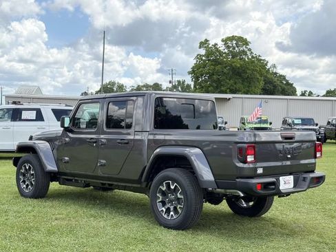 New 2026 Jeep Gladiator Sport AWD/4WD image 11