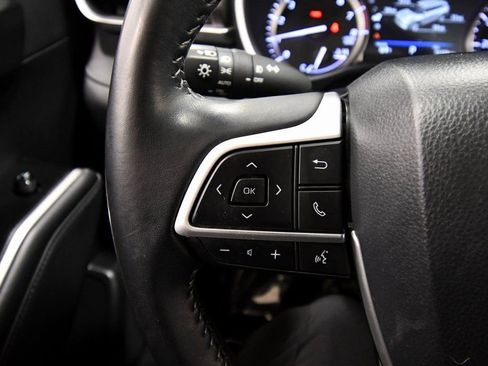 Used 2022 Toyota Highlander XLE image 19