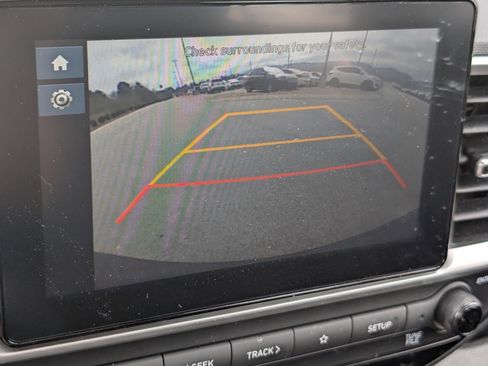 Used 2025 Hyundai Venue SEL image 8