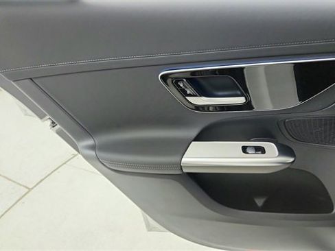 Used 2025 Mercedes-Benz GLC 300 image 28