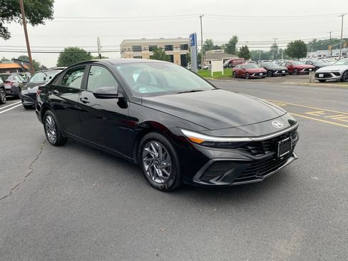 Used 2024 Hyundai Elantra SEL FWD image 1