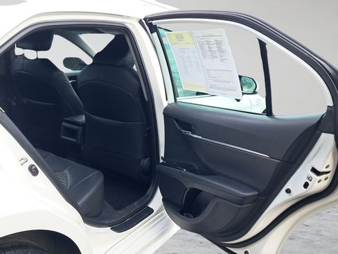 Used 2019 Toyota Camry SE w/ Carpet Mat Package FWD image 13