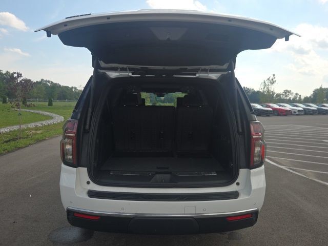 Used 2024 Chevrolet Suburban High Country AWD/4WD image 9