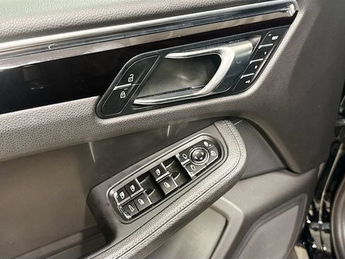 Certified 2020 Porsche Macan AWD/4WD image 19