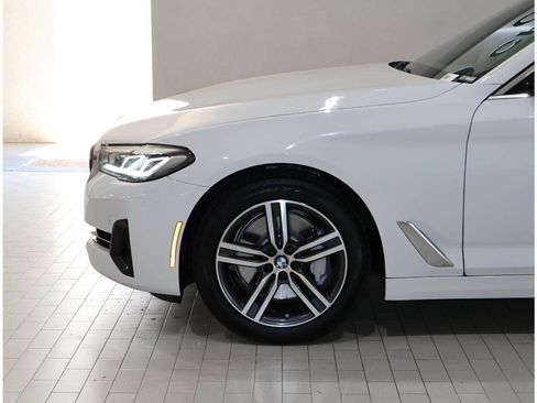 Used 2023 BMW 530i w/ Convenience Package RWD image 4