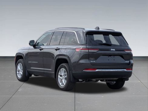 Used 2025 Jeep Grand Cherokee Laredo X w/ Luxury Tech Group I AWD/4WD image 5