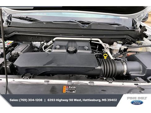 Used 2024 Chevrolet Colorado Z71 w/ Z71 Convenience Package 2 AWD/4WD image 8