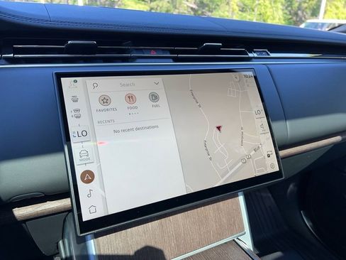 New 2025 Land Rover Range Rover SE image 18