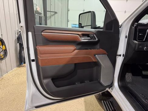 Used 2024 GMC Sierra 2500 Denali Ultimate AWD/4WD image 9