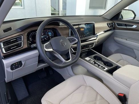 New 2026 Volkswagen Atlas SE image 11