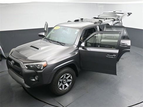 Used 2018 Toyota 4Runner TRD Off-Road image 39