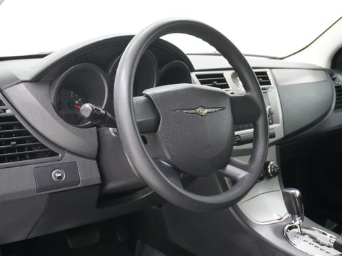 Used 2010 Chrysler Sebring Touring image 9