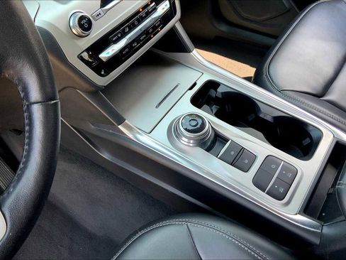 Used 2022 Ford Explorer XLT w/ Equipment Group 202A image 16