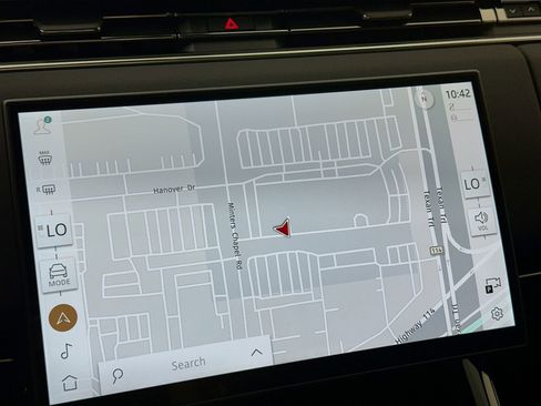 Used 2025 Land Rover Range Rover Sport Dynamic SE image 14