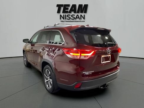 Used 2018 Toyota Highlander XLE AWD/4WD image 4
