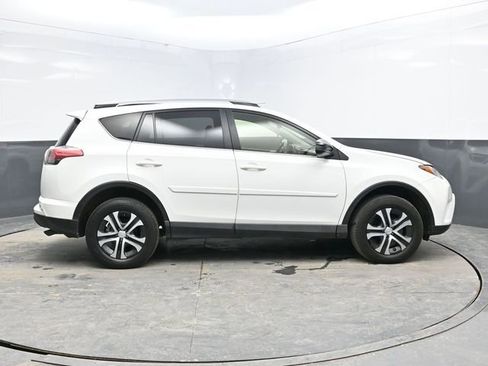 Used 2018 Toyota RAV4 LE image 8