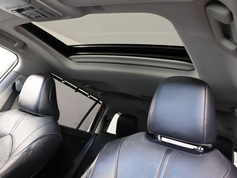 Used 2021 Toyota Highlander Limited AWD/4WD image 19