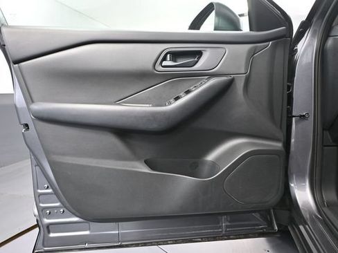 Used 2024 Nissan Rogue S FWD image 18