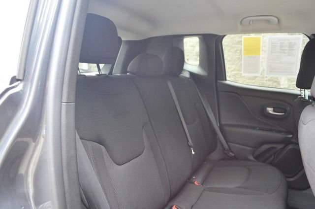 Used 2023 Jeep Renegade Latitude AWD/4WD image 37