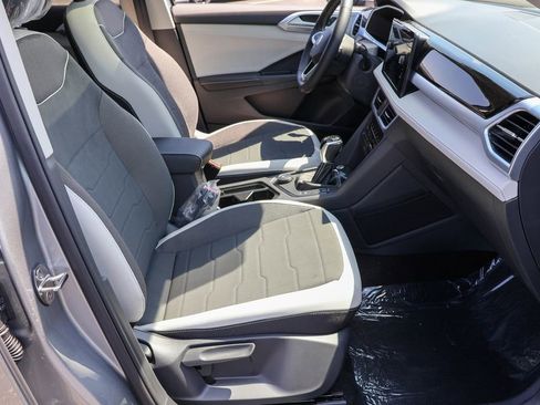 New 2025 Volkswagen Taos SE image 41