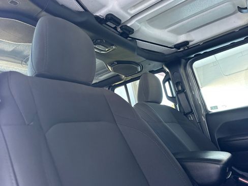 Used 2023 Jeep Wrangler Unlimited AWD/4WD image 16